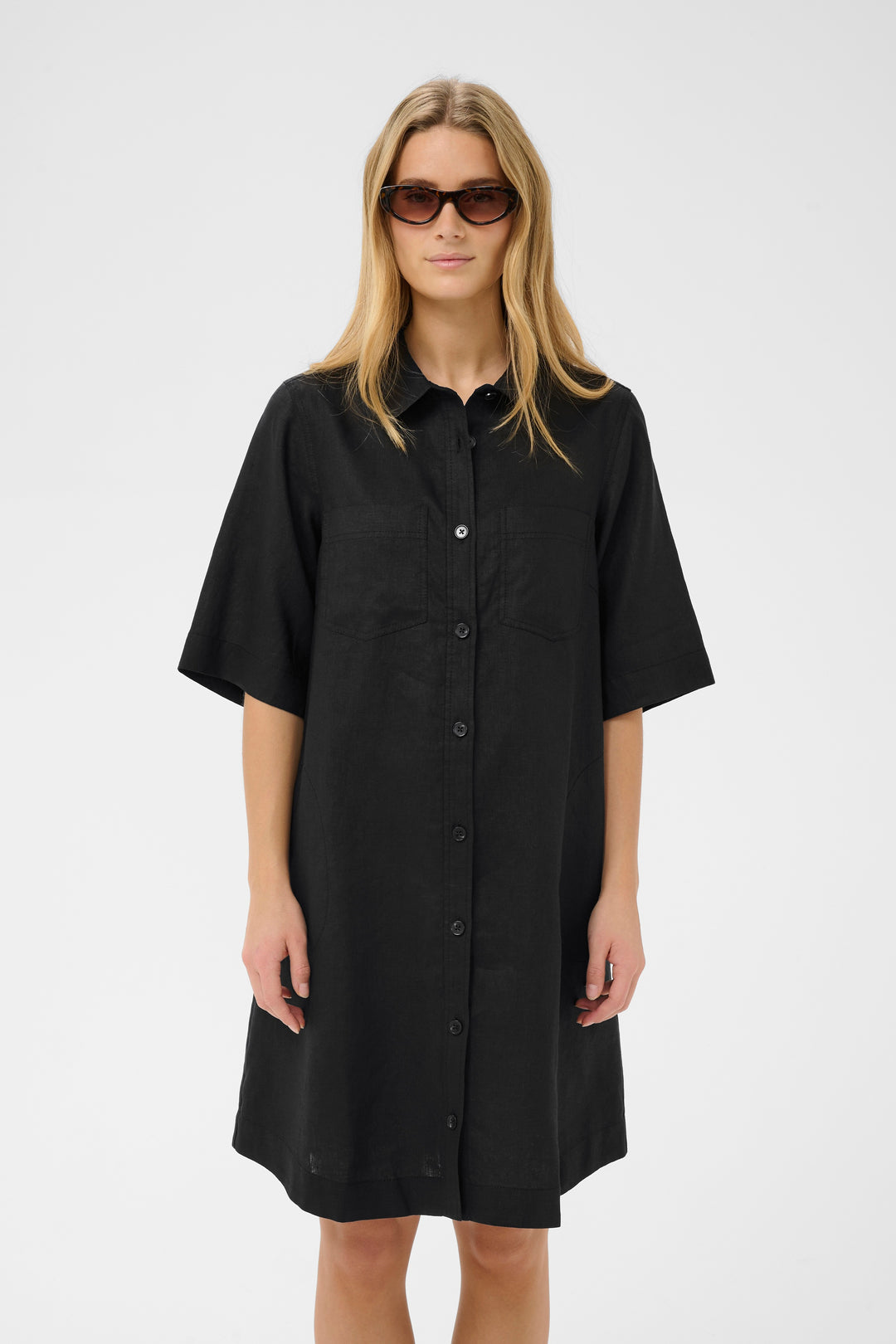 Robe en lin Sardiae – Boutonnée et coupe A