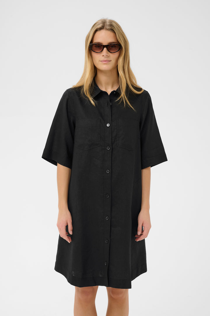 Robe en lin Sardiae – Boutonnée et coupe A