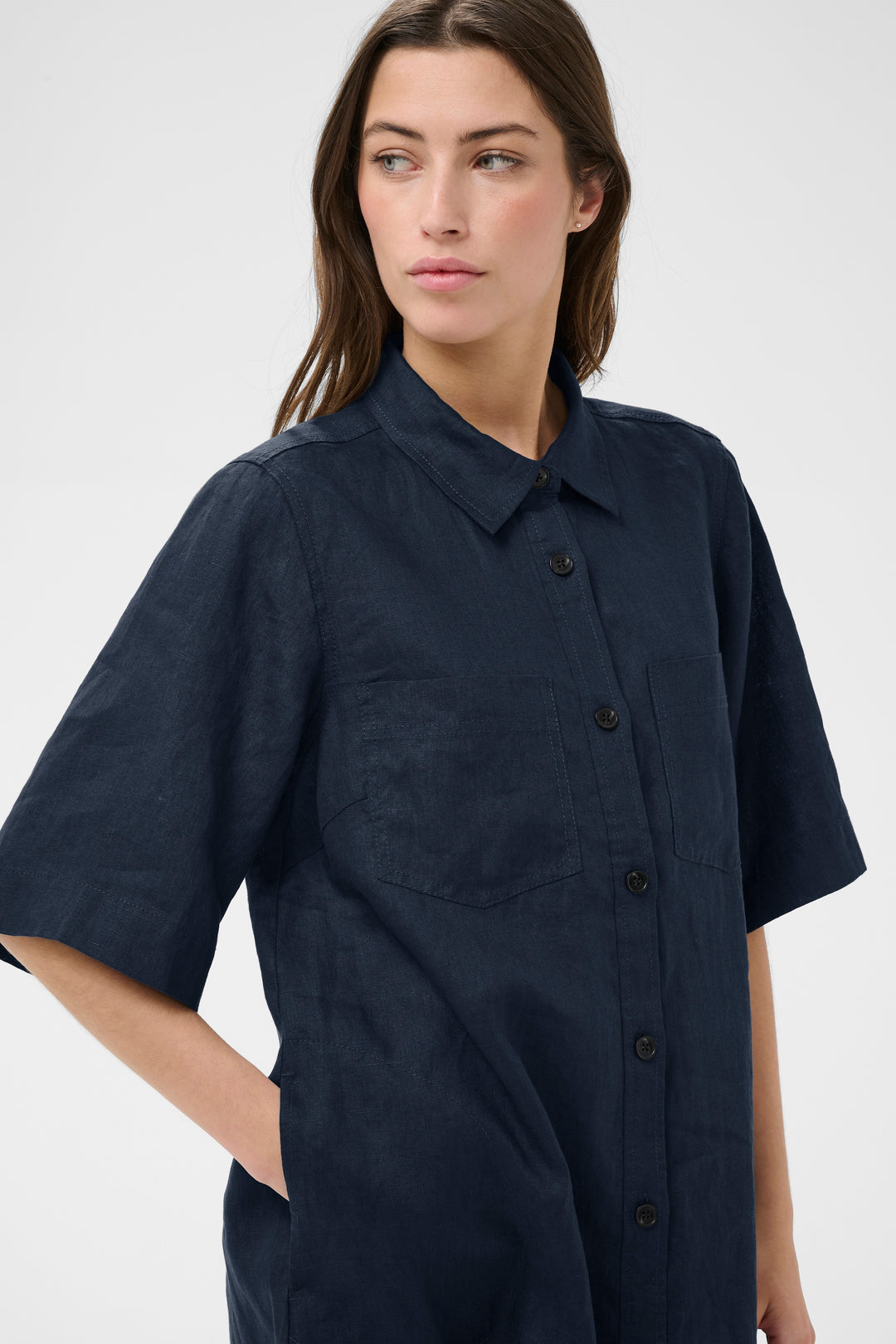 Robe en lin Sardiae – Boutonnée et coupe A