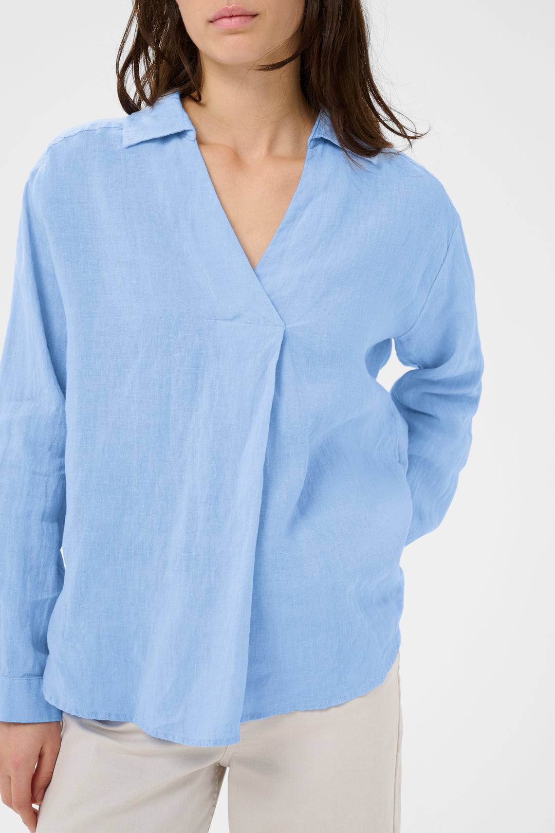 Blouse en lin Ayo – Col en V et coupe droite