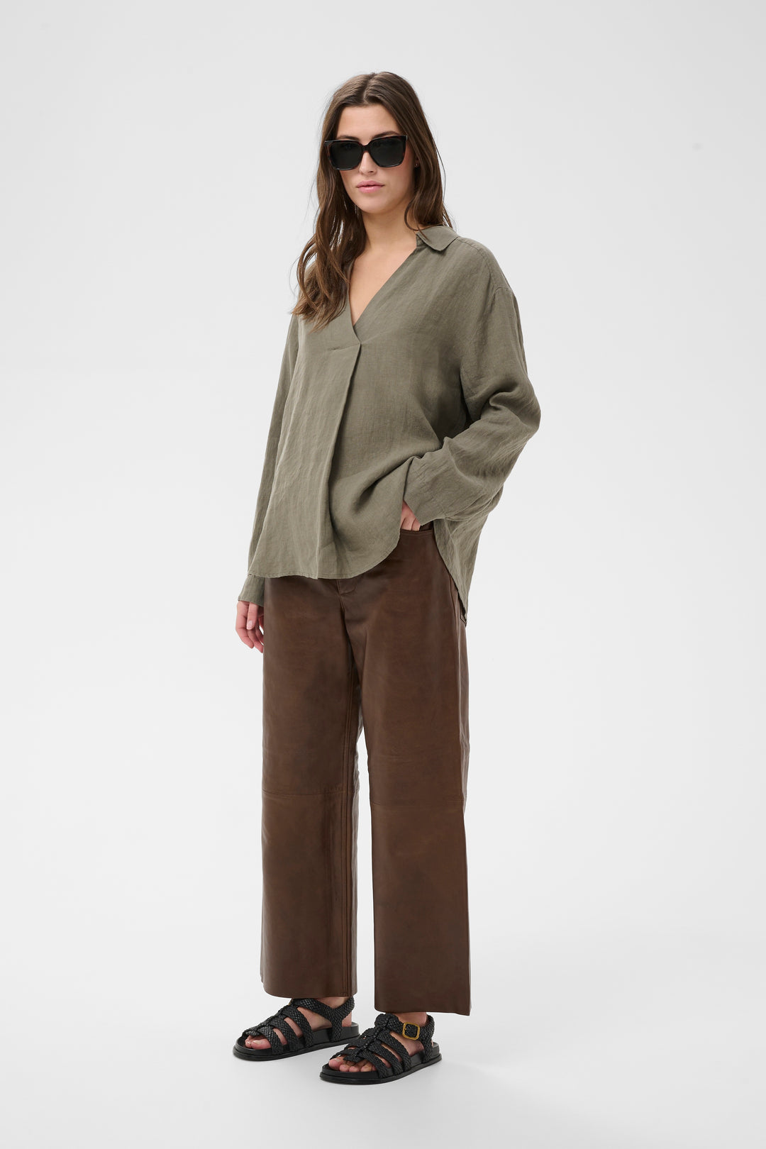 Blouse en lin Ayo – Col en V et coupe droite