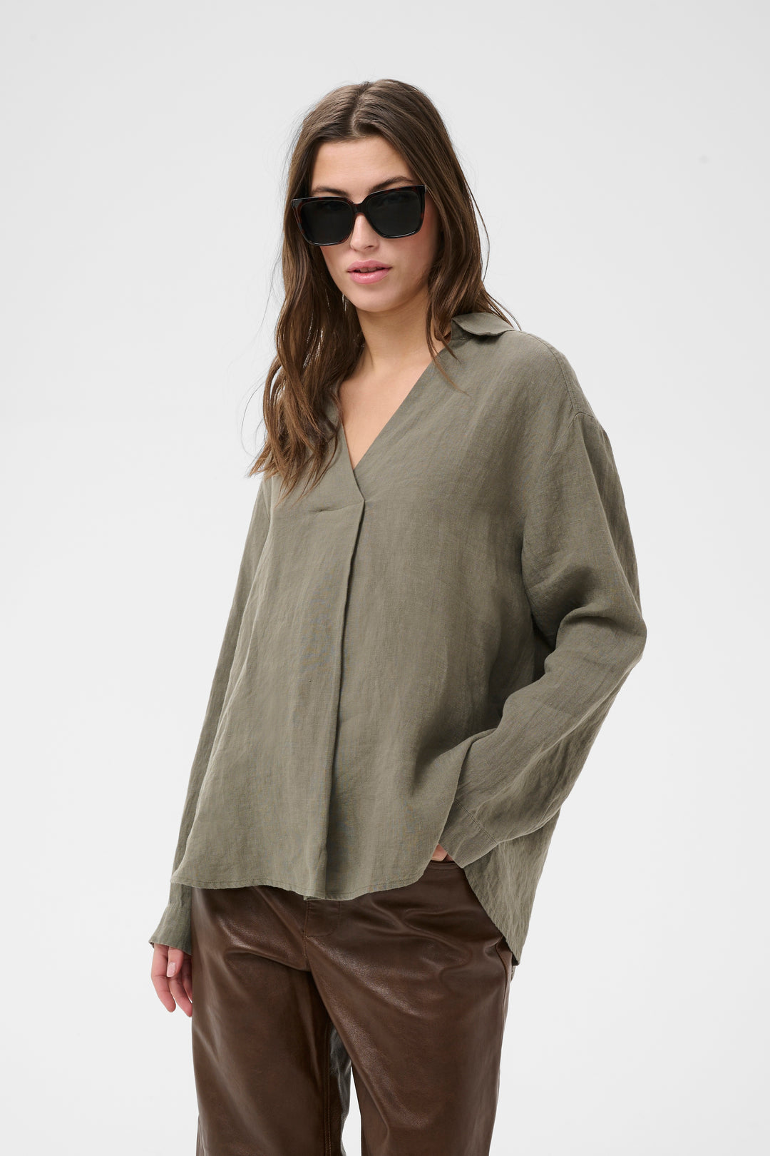 Blouse en lin Ayo – Col en V et coupe droite