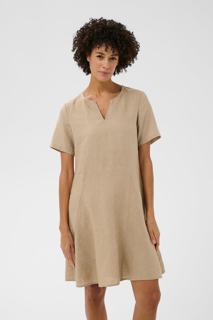 Robe en lin Aminasa – Coupe régulière et design épuré