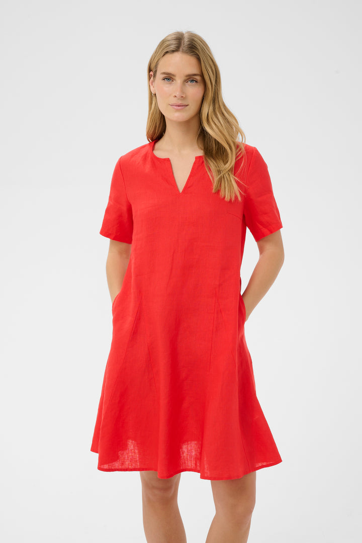 Robe en lin Aminasa – Coupe régulière et design épuré