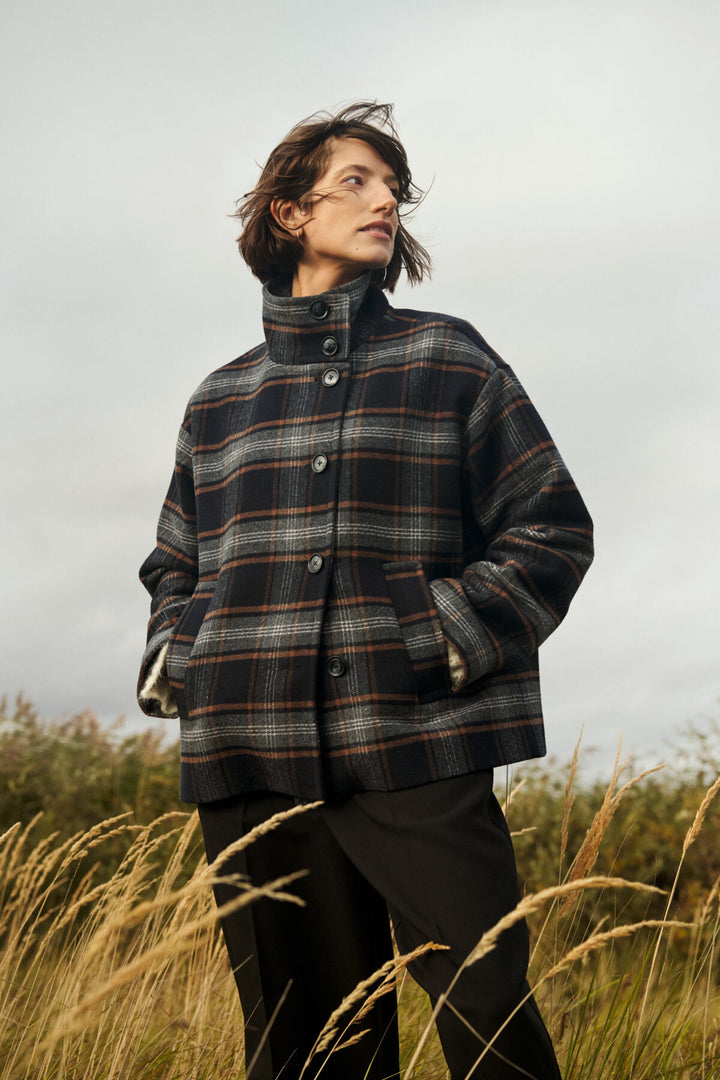 Veste en laine recyclée Celly - Motif à carreaux et col montant structuré