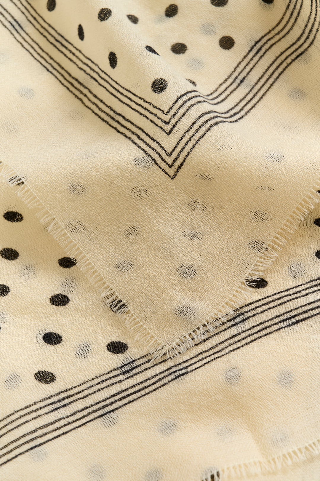 Foulard Celesta - Accessoire polyvalent en pure laine
