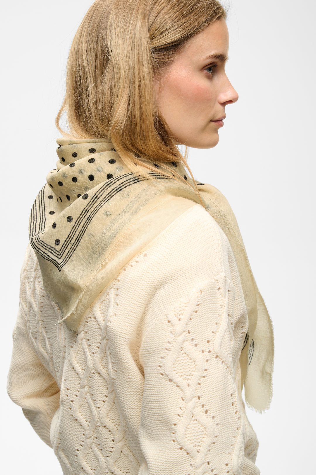 Foulard Celesta - Accessoire polyvalent en pure laine