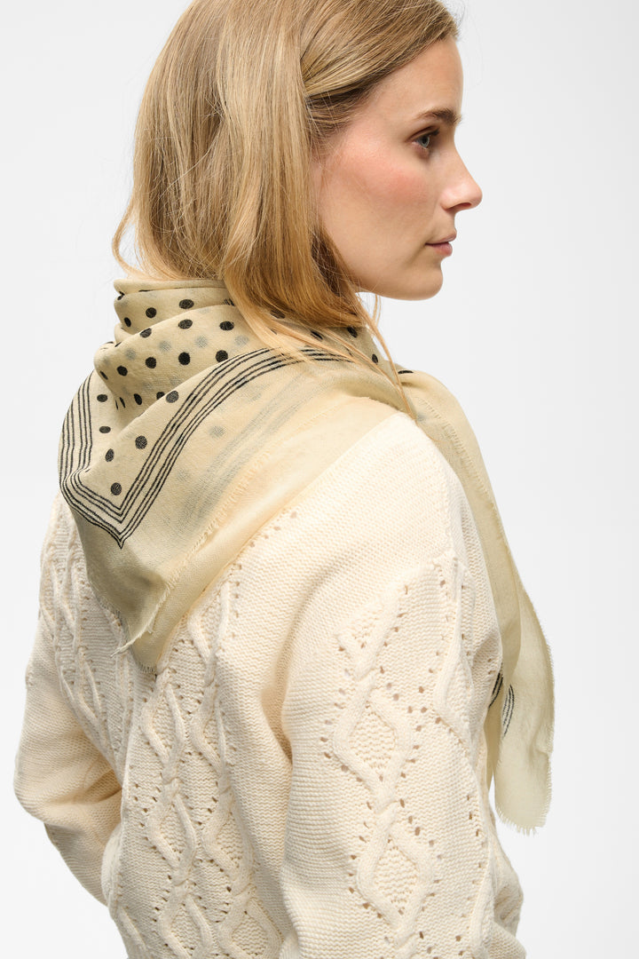 Foulard Celesta - Accessoire polyvalent en pure laine