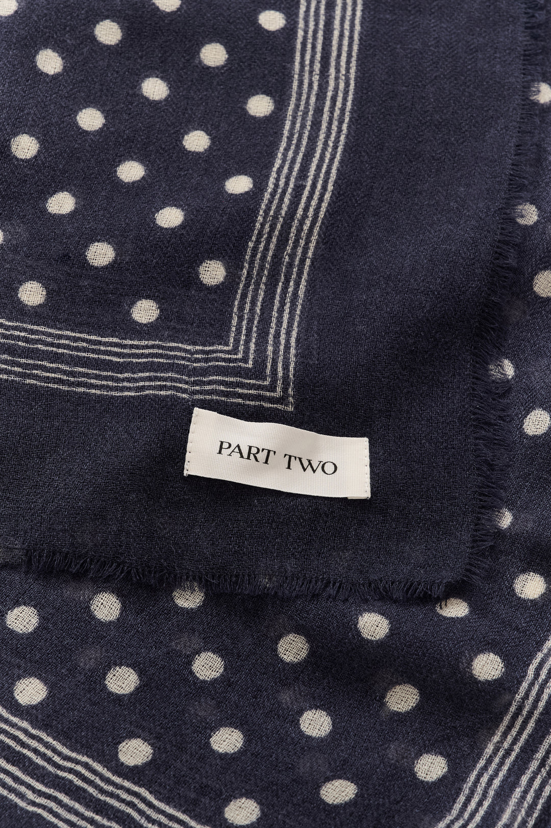 Foulard Celesta - Accessoire polyvalent en pure laine