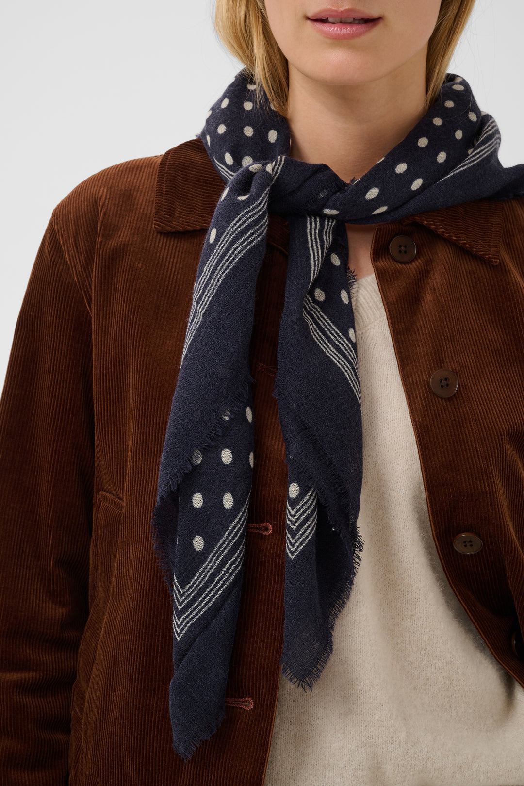 Foulard Celesta - Accessoire polyvalent en pure laine