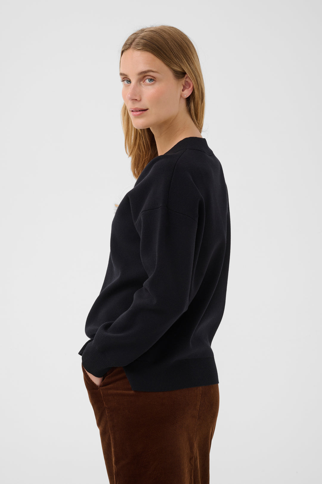 Chandail en maille fine avec décolleté en V Chantally - Coupe moderne décontractée**