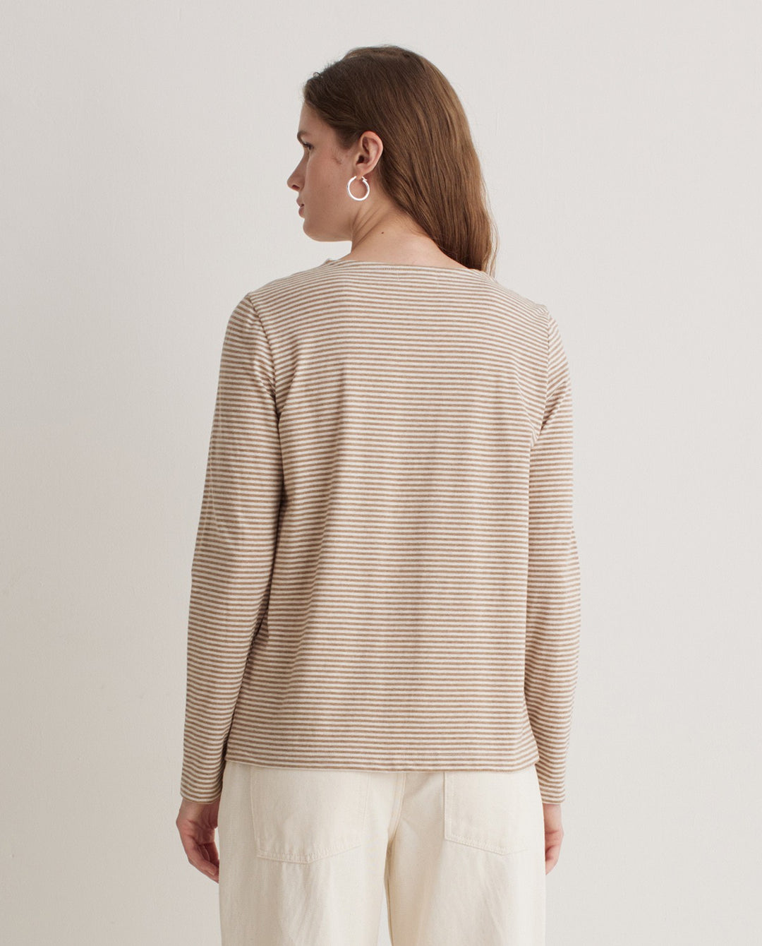 T-shirt à manches longues et lignes étroites