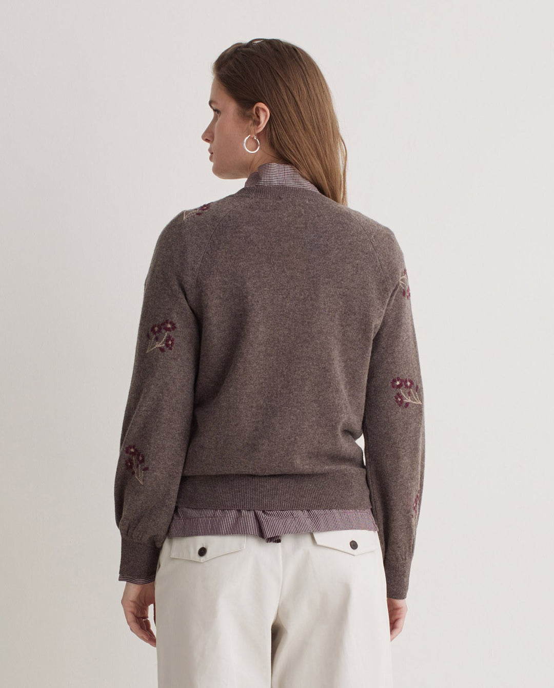 Pull en maille avec broderie florale