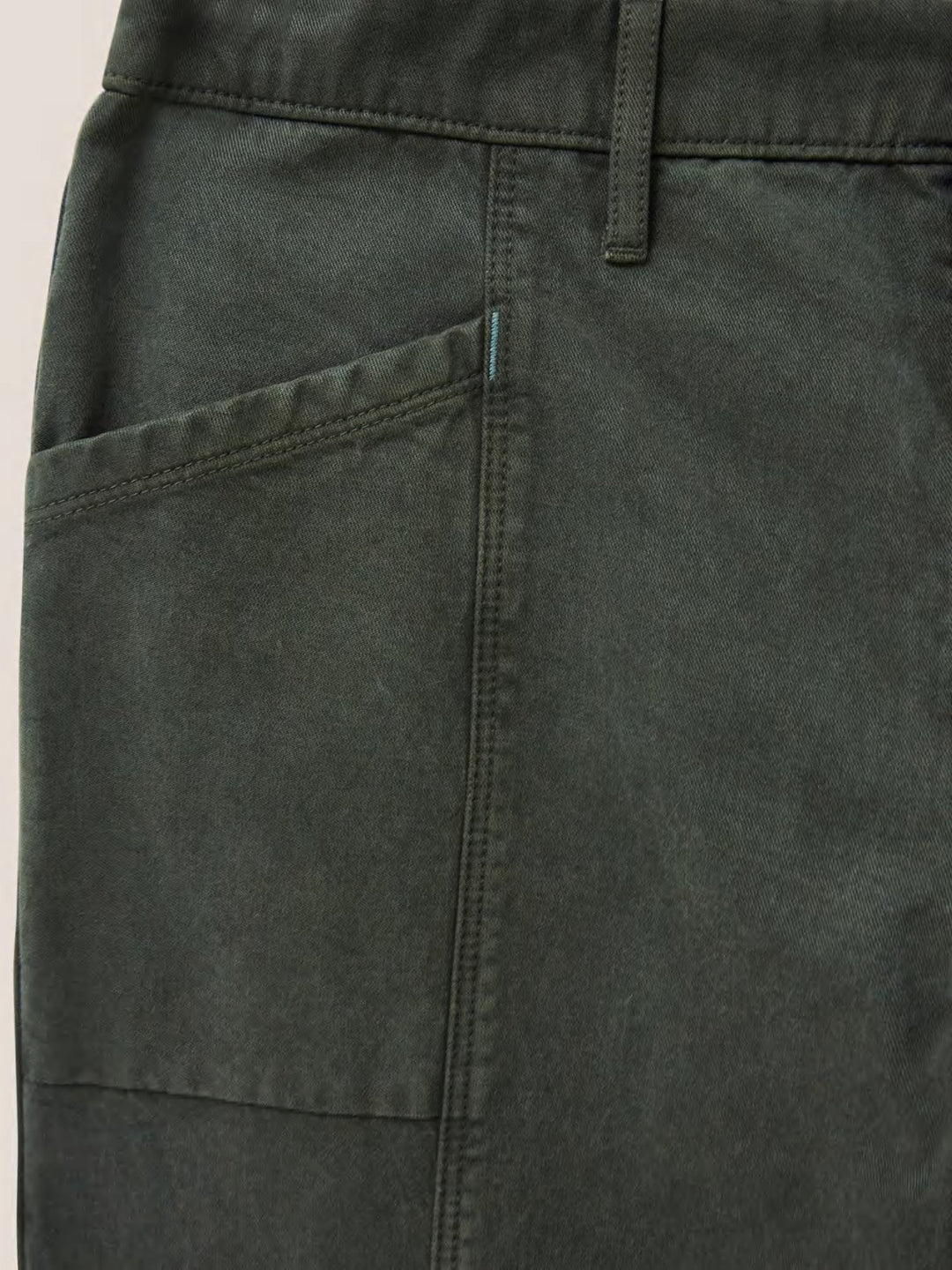 Pantalon coupe droite avec coutures décoratives