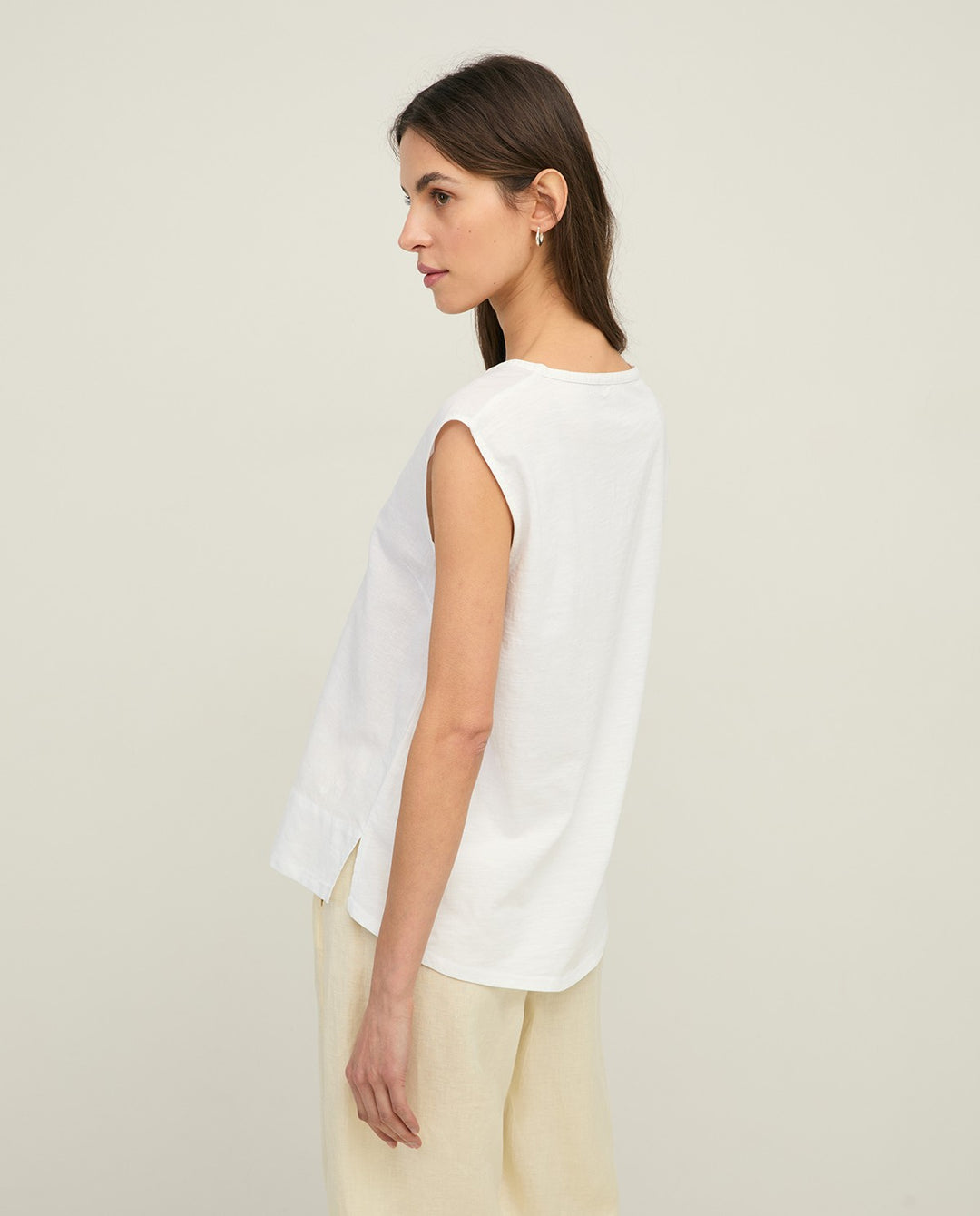 Blouse sans manches en lin et coton - Coupe fluide et structurée