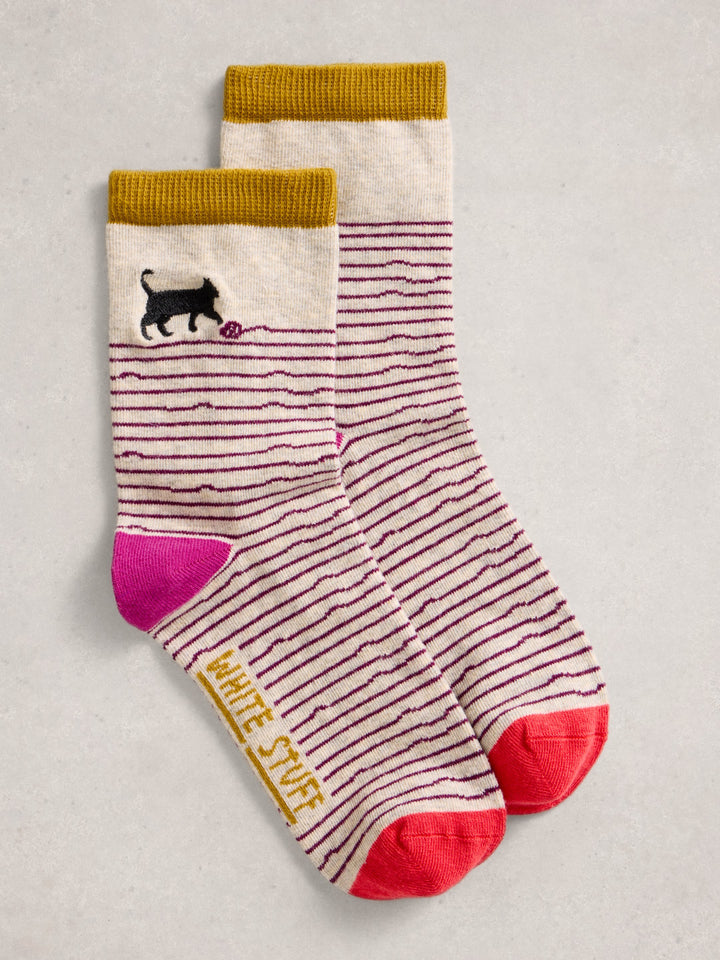 Chaussettes chat et sa balle de laine