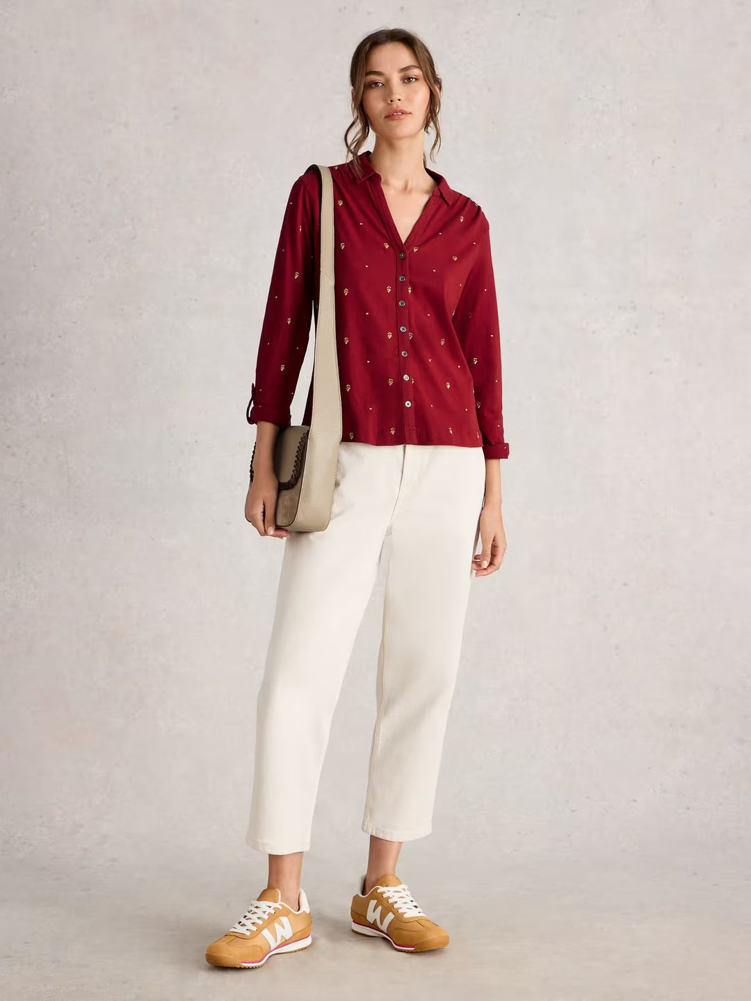 Chemise avec broderies