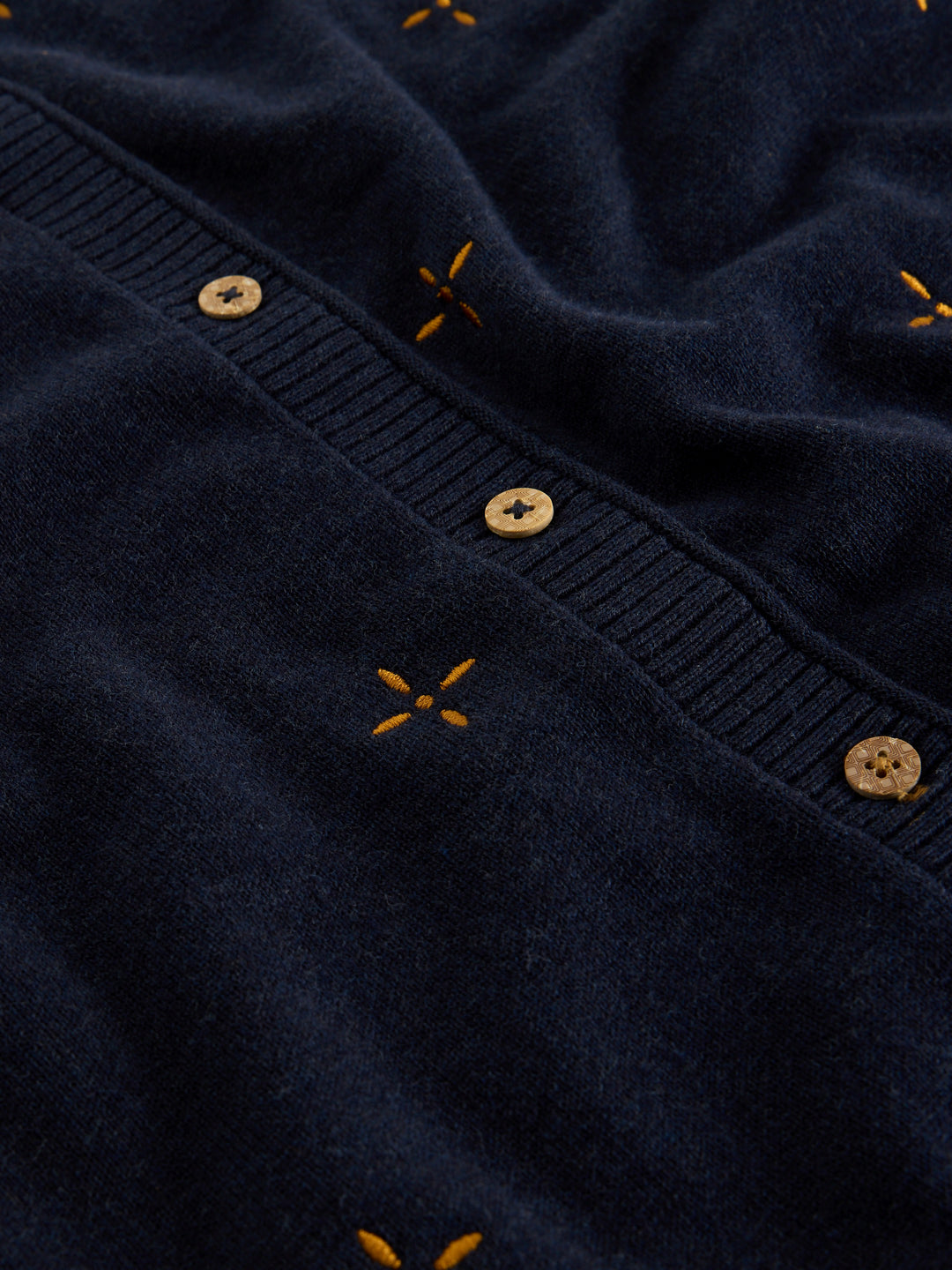 Cardigan à broderies moutarde délicates Lulu