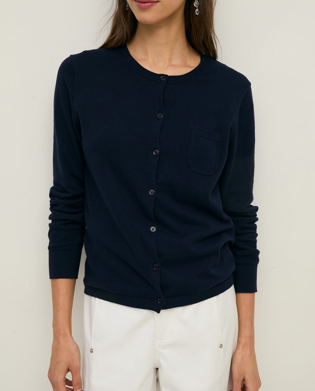 Cardigan en coton biologique — Tricot et coupe classique