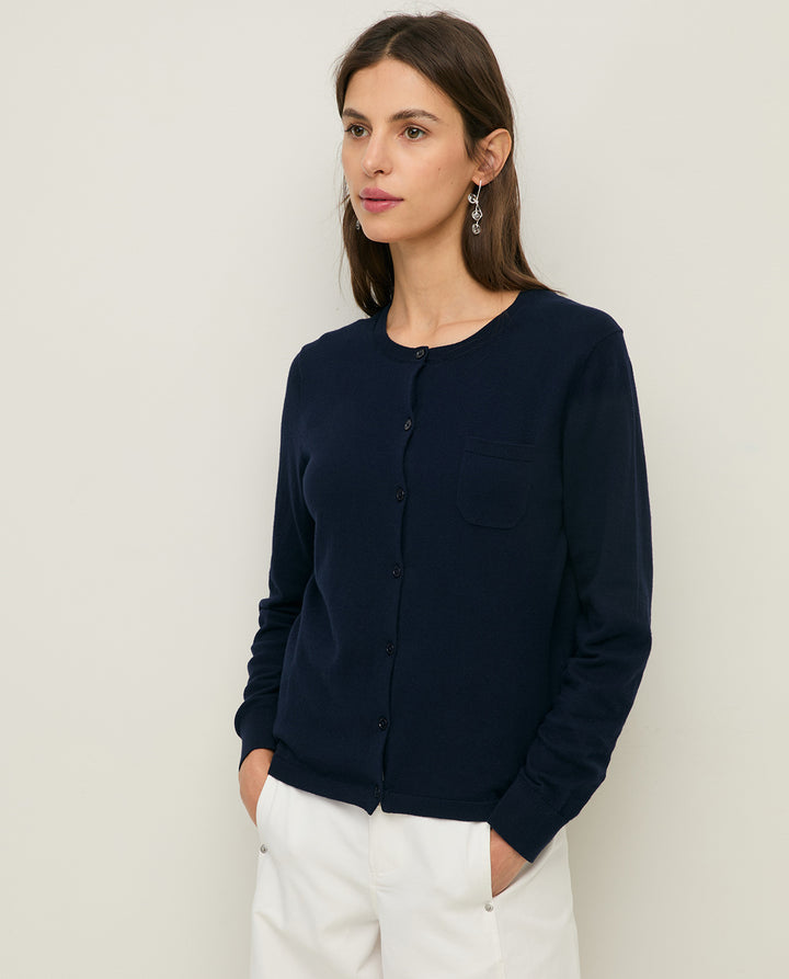 Cardigan en coton biologique — Tricot et coupe classique