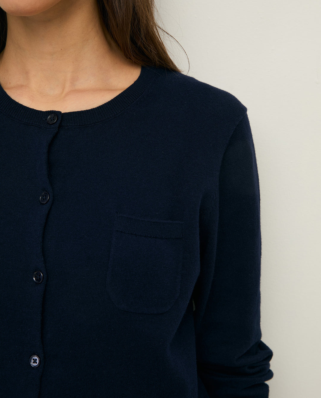 Cardigan en coton biologique — Tricot et coupe classique