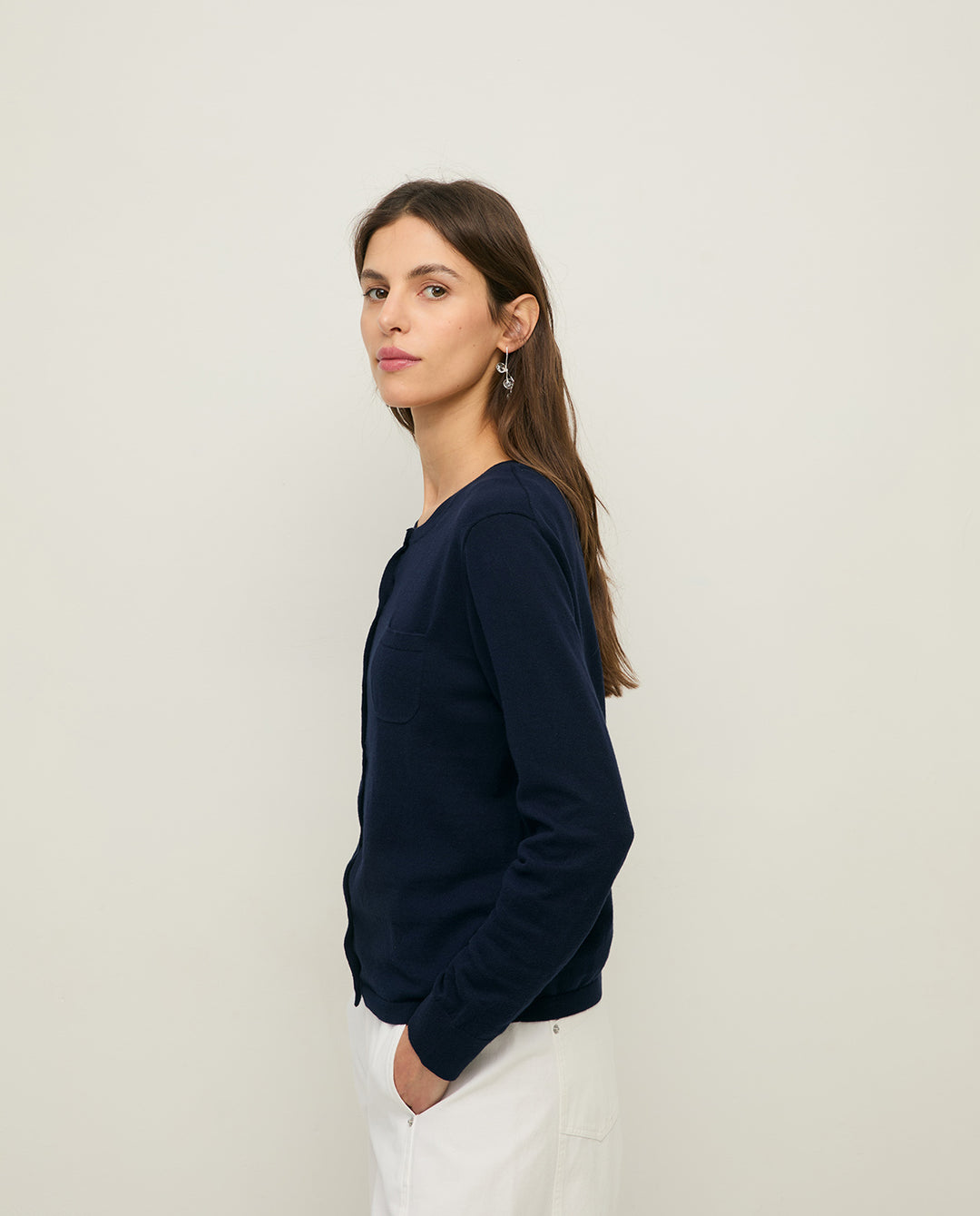 Cardigan en coton biologique — Tricot et coupe classique