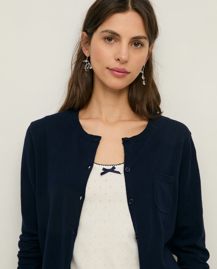 Cardigan en coton biologique — Tricot et coupe classique