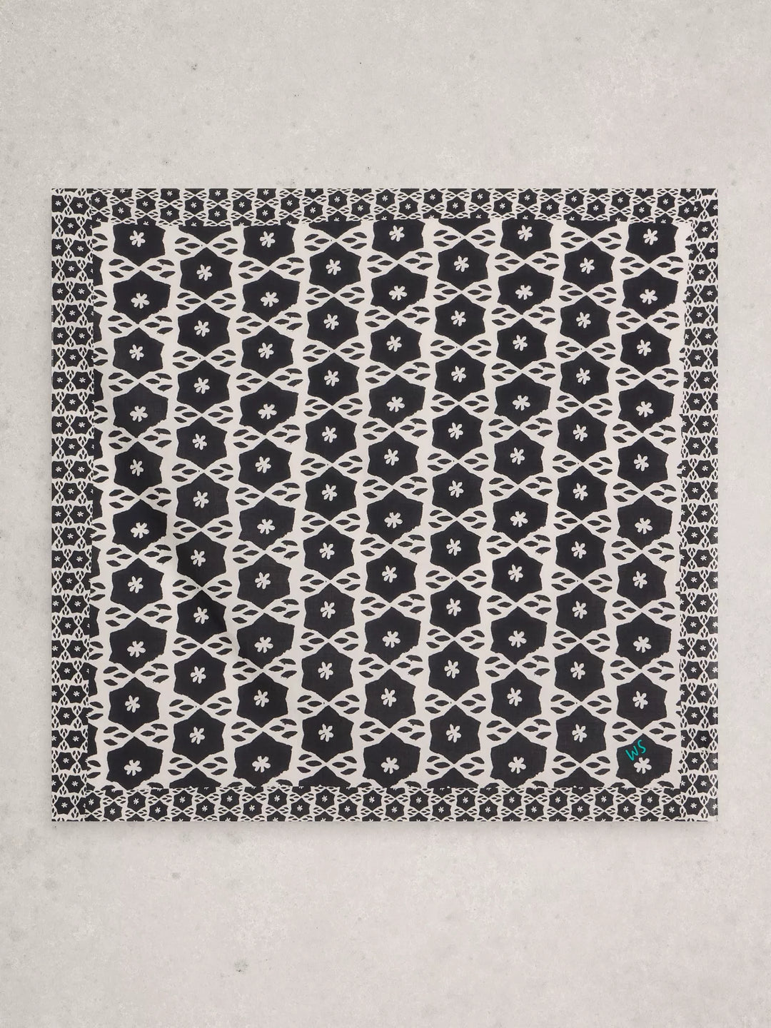 Foulard en coton biologique Ellie - À motif floral noir et blanc