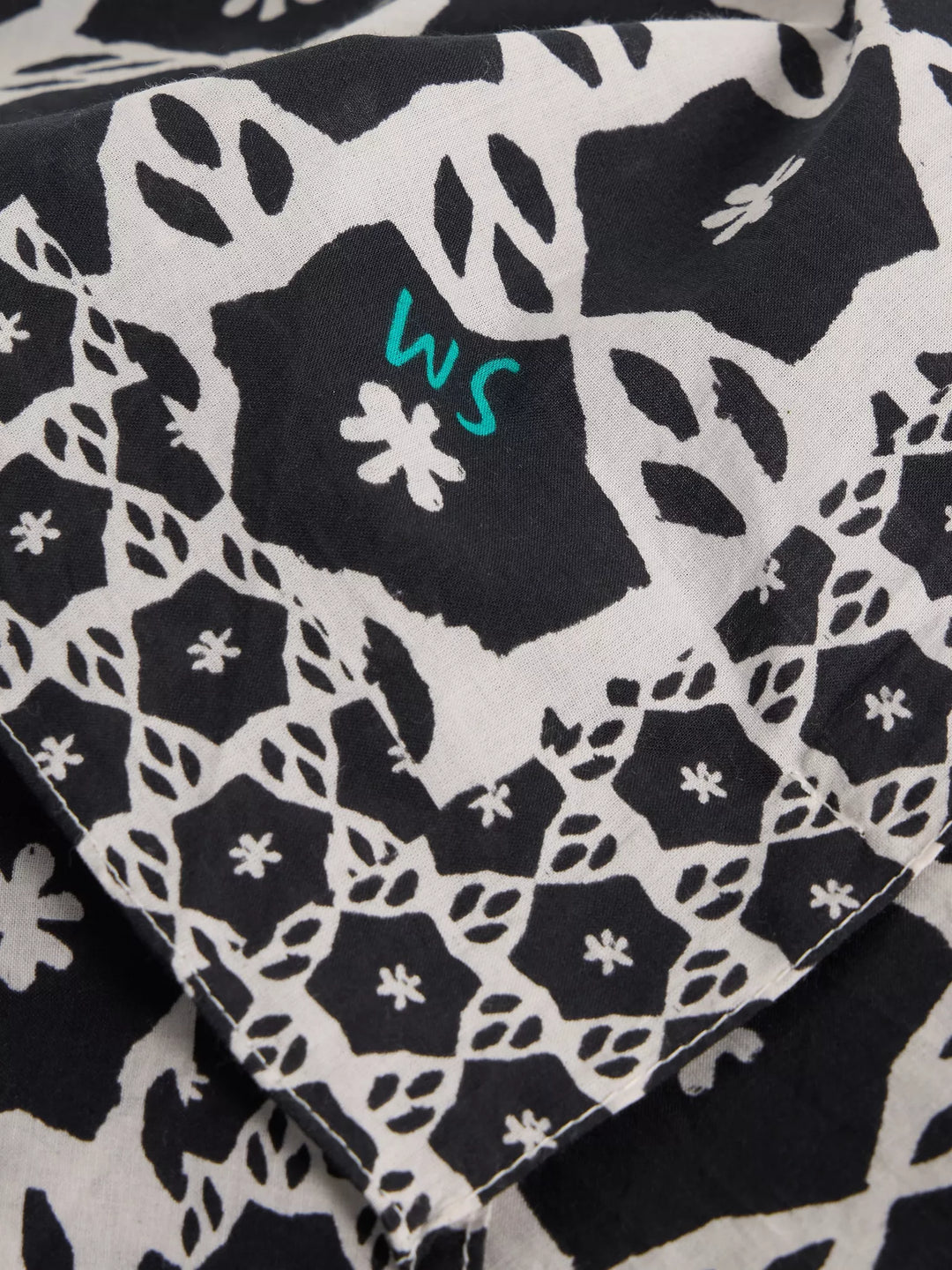Foulard en coton biologique Ellie - À motif floral noir et blanc