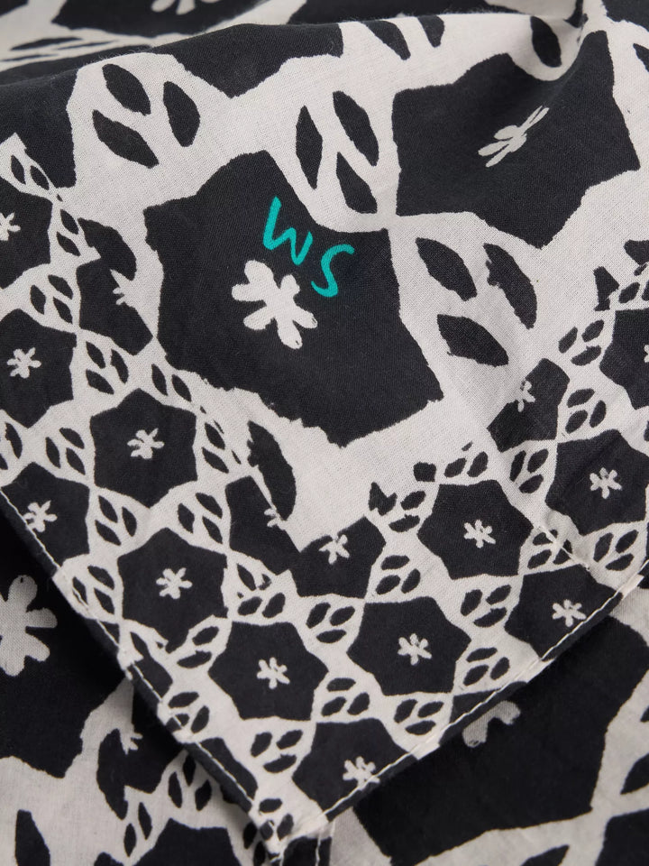 Foulard en coton biologique Ellie - À motif floral noir et blanc