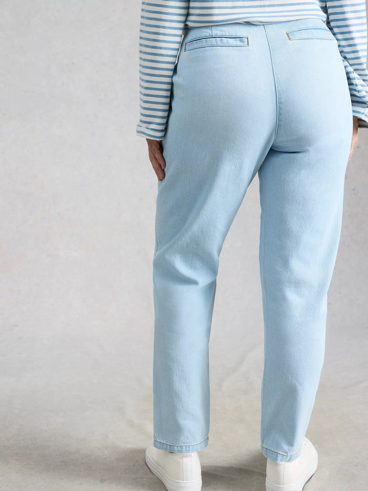 Jeans à la coupe effilée - En denim de coton biologique
