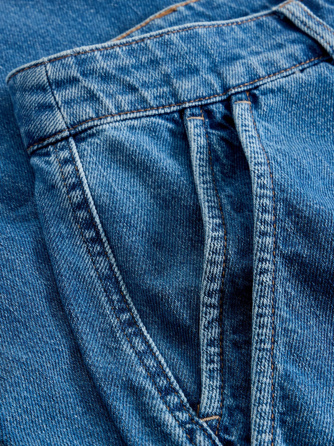 Jeans à la coupe effilée - En denim de coton biologique**