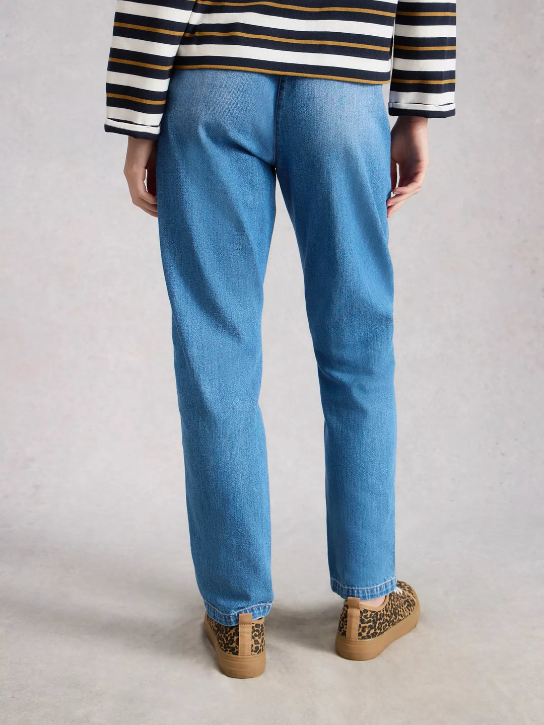 Jeans à la coupe effilée - En denim de coton biologique**