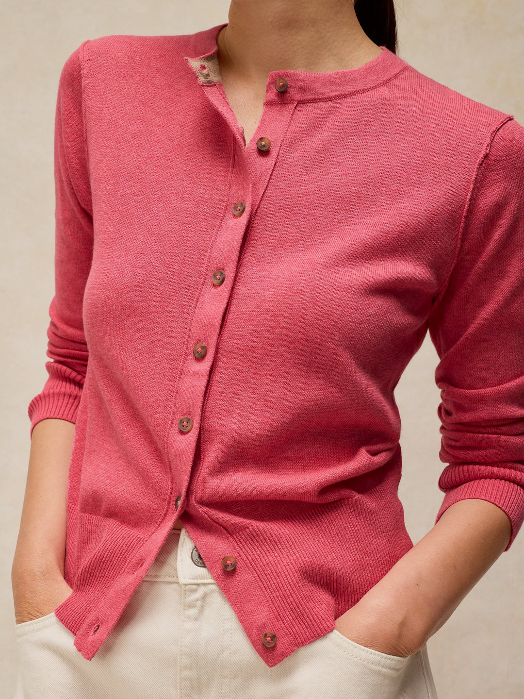 Gilet boutonné en coton biologique Lois - À col rond et manches longues