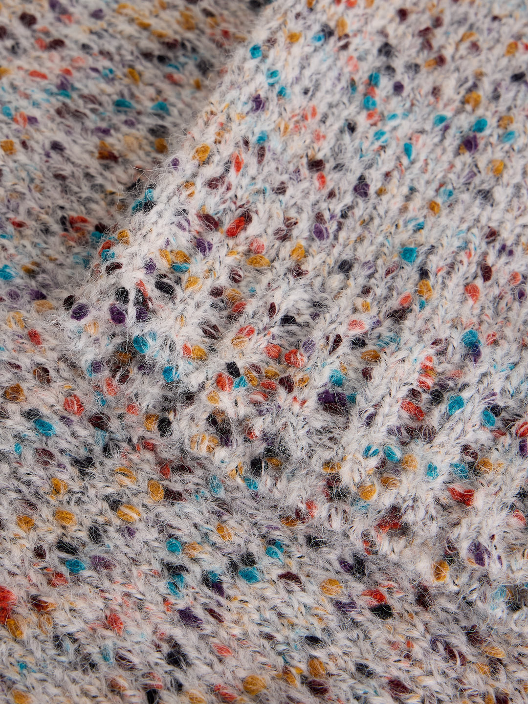 Chandail en maille texturée à col en V - Fibres recyclées et finitions côtelées