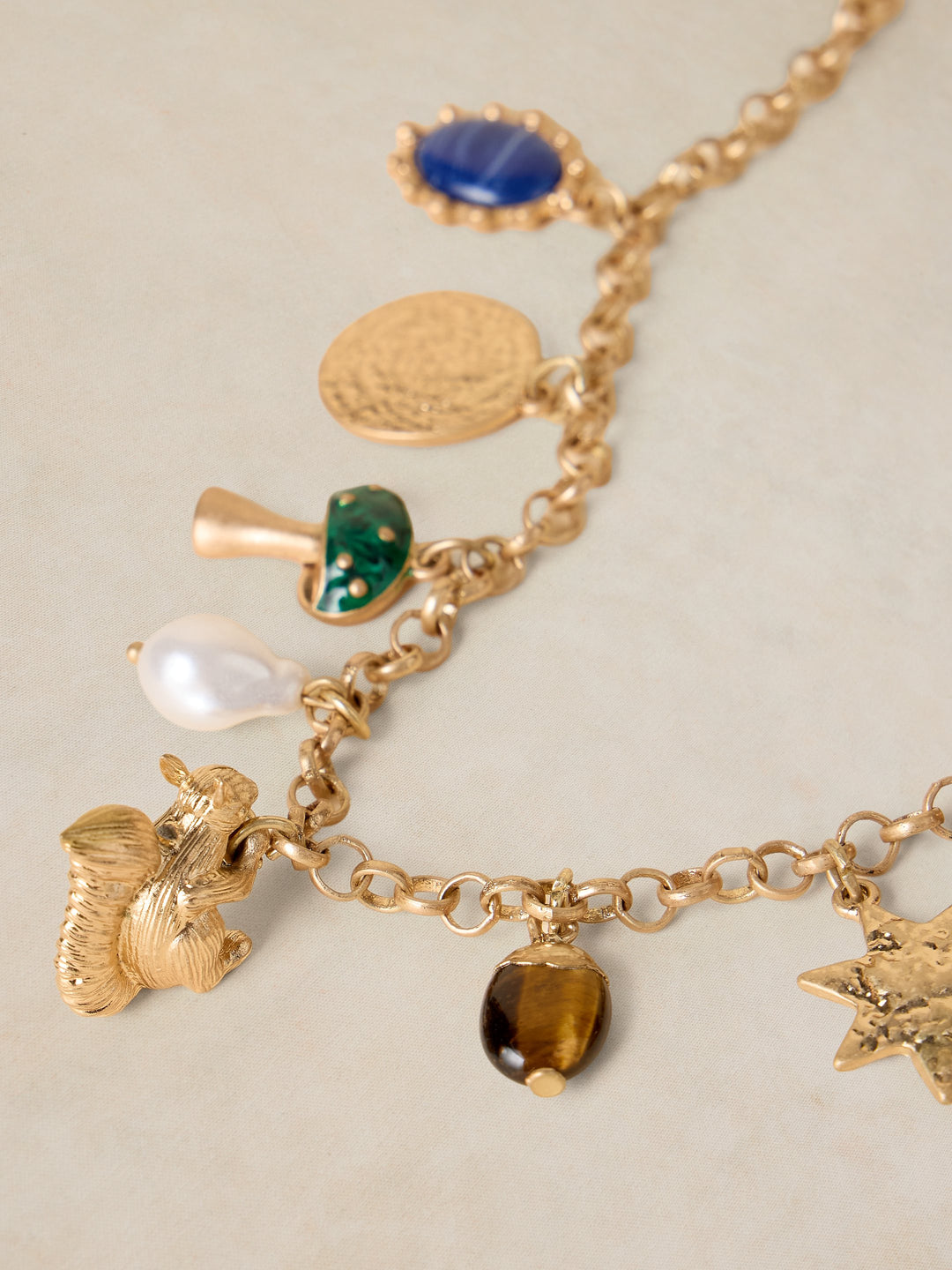 Collier à breloques Woodland - Aux détails sculptés