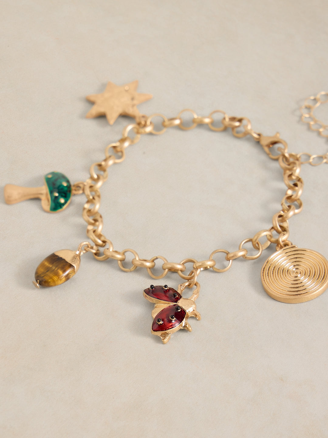 Bracelet à breloques Woodland - Aux détails sculptés