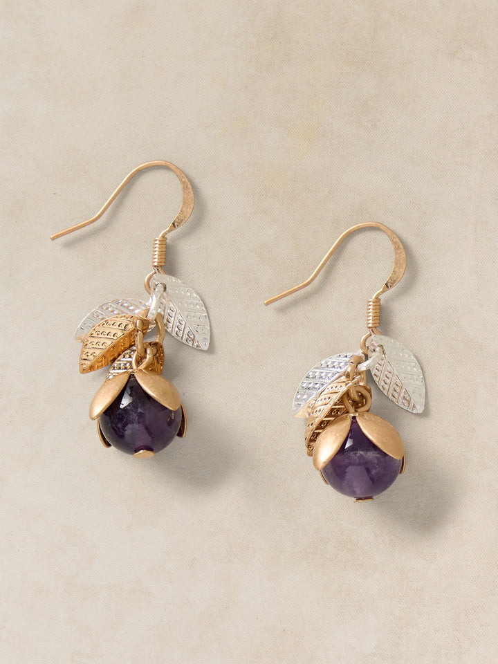 Boucles d'oreilles pendantes d'inspiration florale Harriet - À perle violette