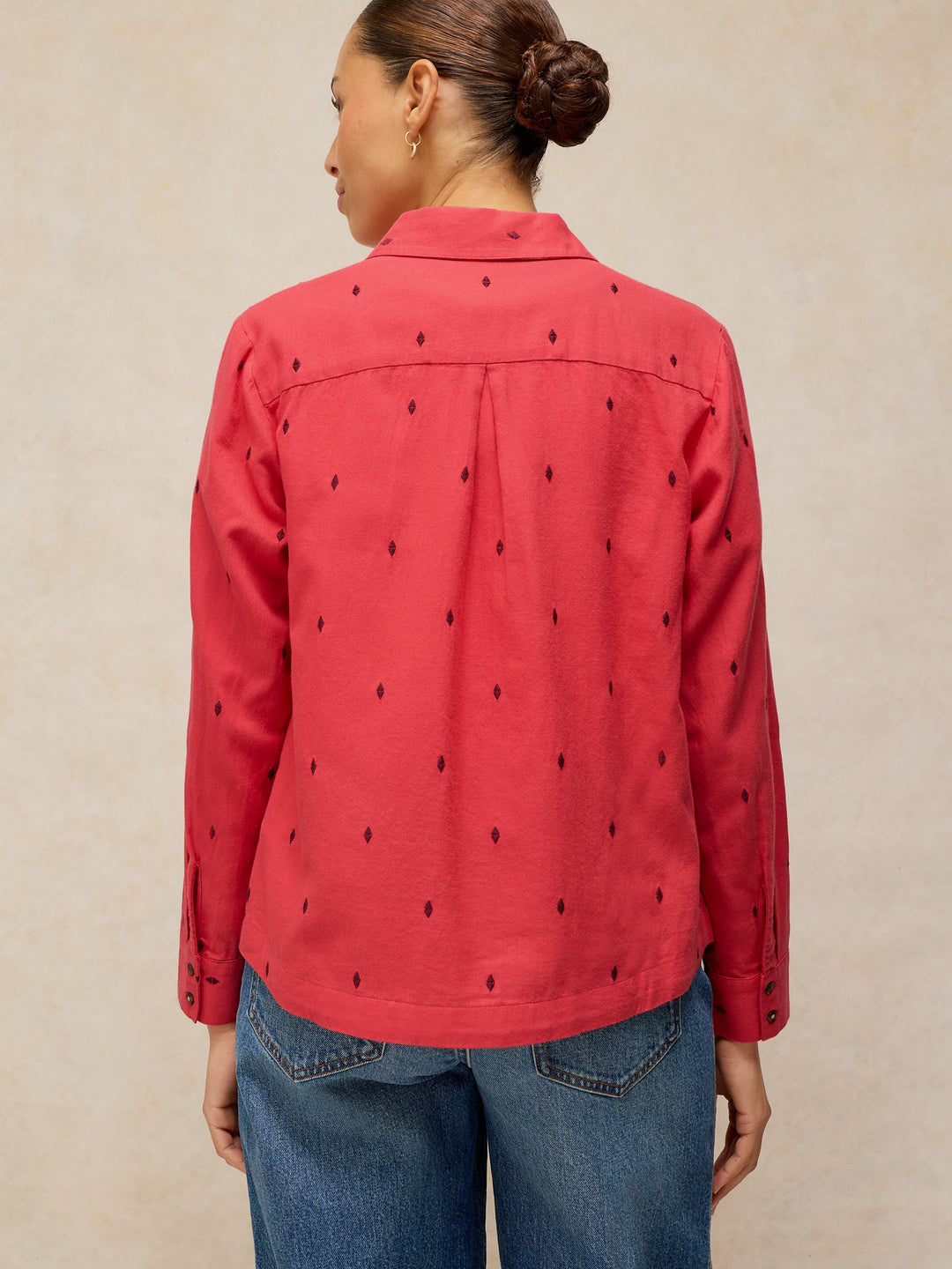 Chemise classique en coton biologique Sophie - Avec poches plaquées et détails brodés