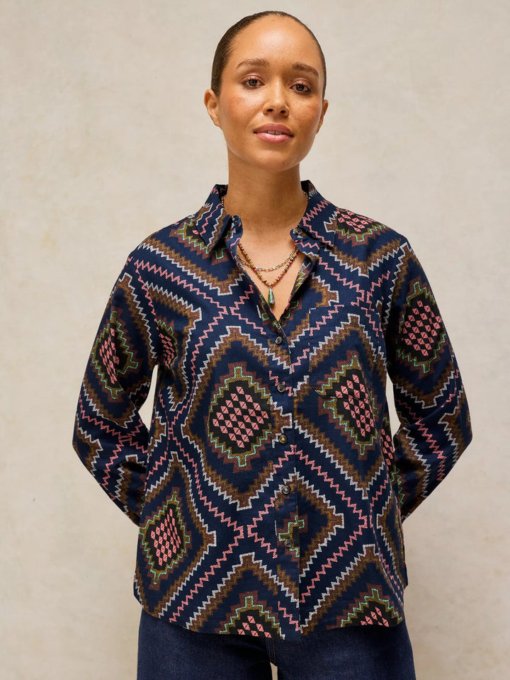La chemise boutonnée en coton biologique Sophie - Avec col et poches plaquées à l'avant