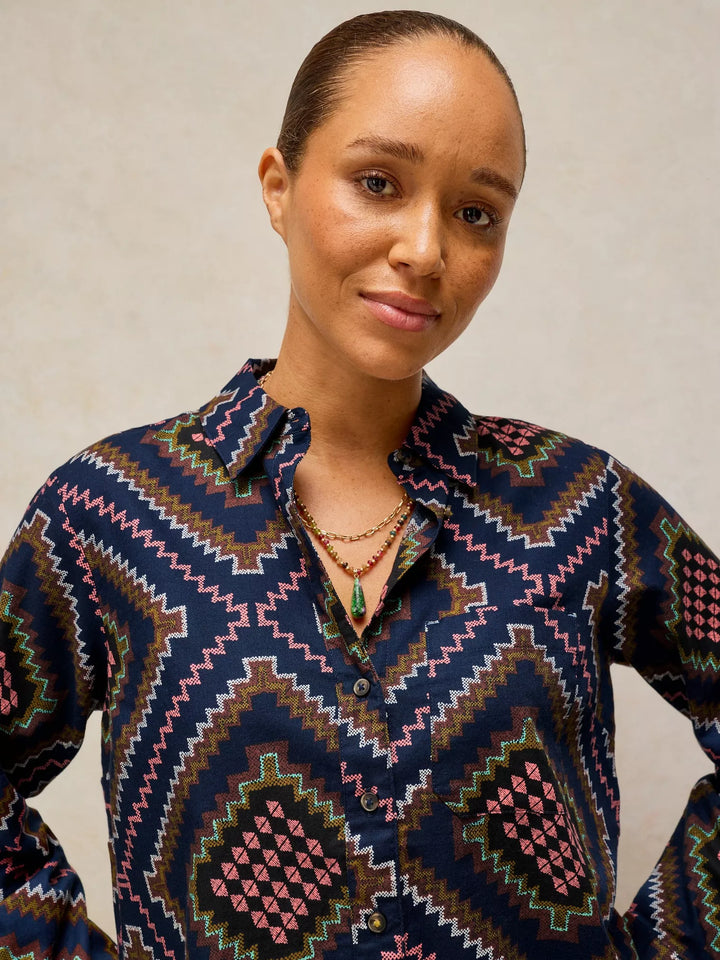 La chemise boutonnée en coton biologique Sophie - Avec col et poches plaquées à l'avant