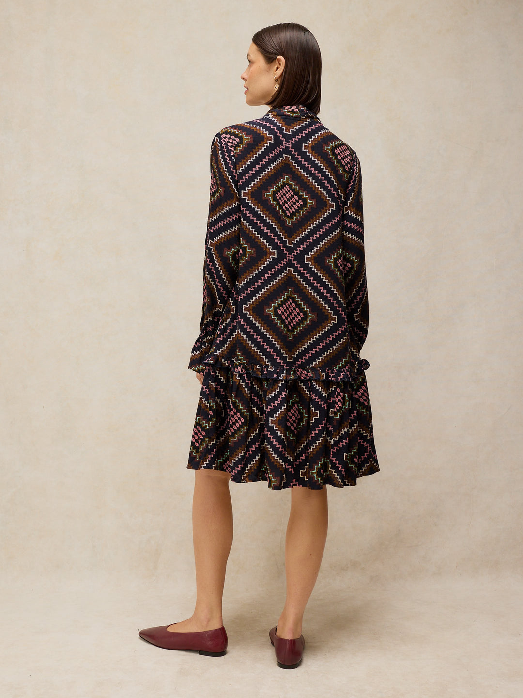 Robe courte imprimée à col lavallière - Fluide au style bohème chic