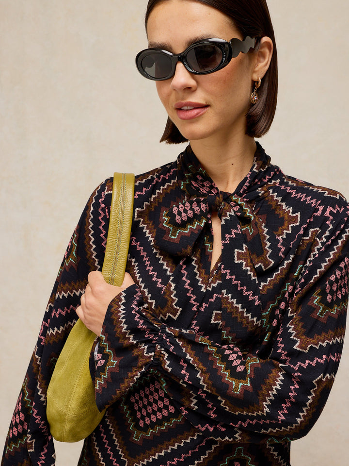 Robe courte imprimée à col lavallière - Fluide au style bohème chic