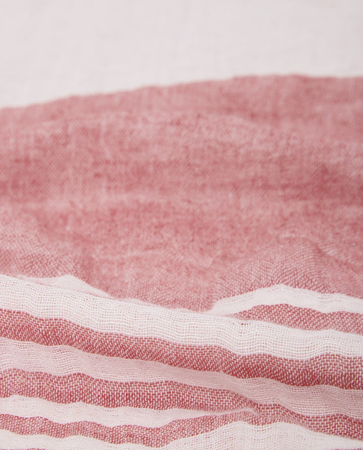 Foulard à rayures en coton et lin - Un accessoire léger au tissage naturel