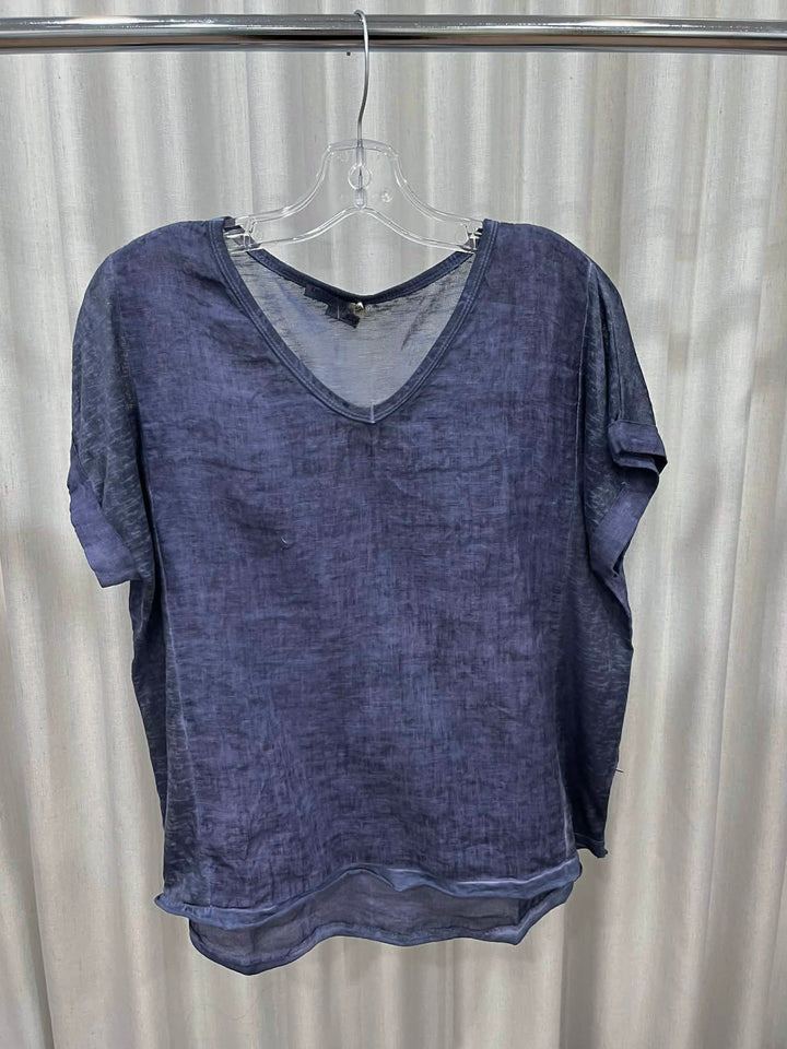 T-shirt en lin col V Breezy – effet délavé léger et polyvalent