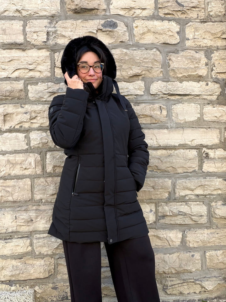 Manteau matelassé à capuche Haukkala - Coupe ajustée et mi-longue