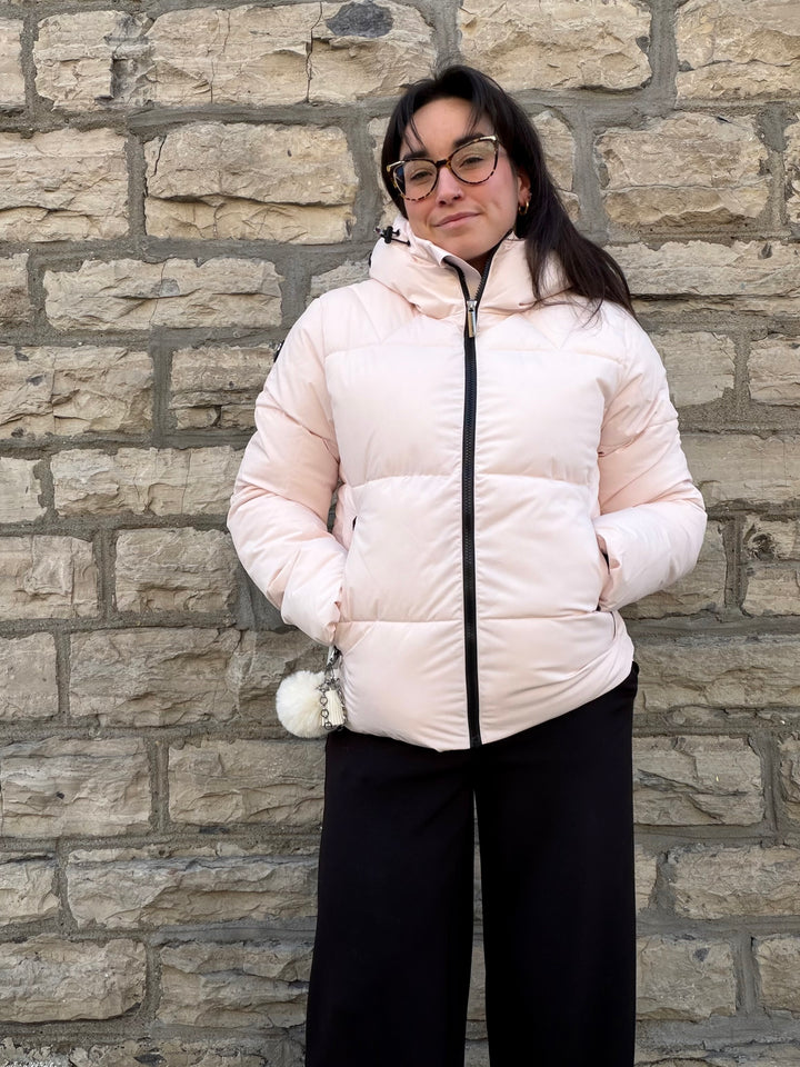 Manteau matelassé court Eiriken - Capuche fixe enveloppante