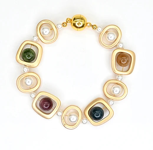 Bracelet géométrique doré avec pierres semi-précieuses multicolores et perles - À fermoir magnétique