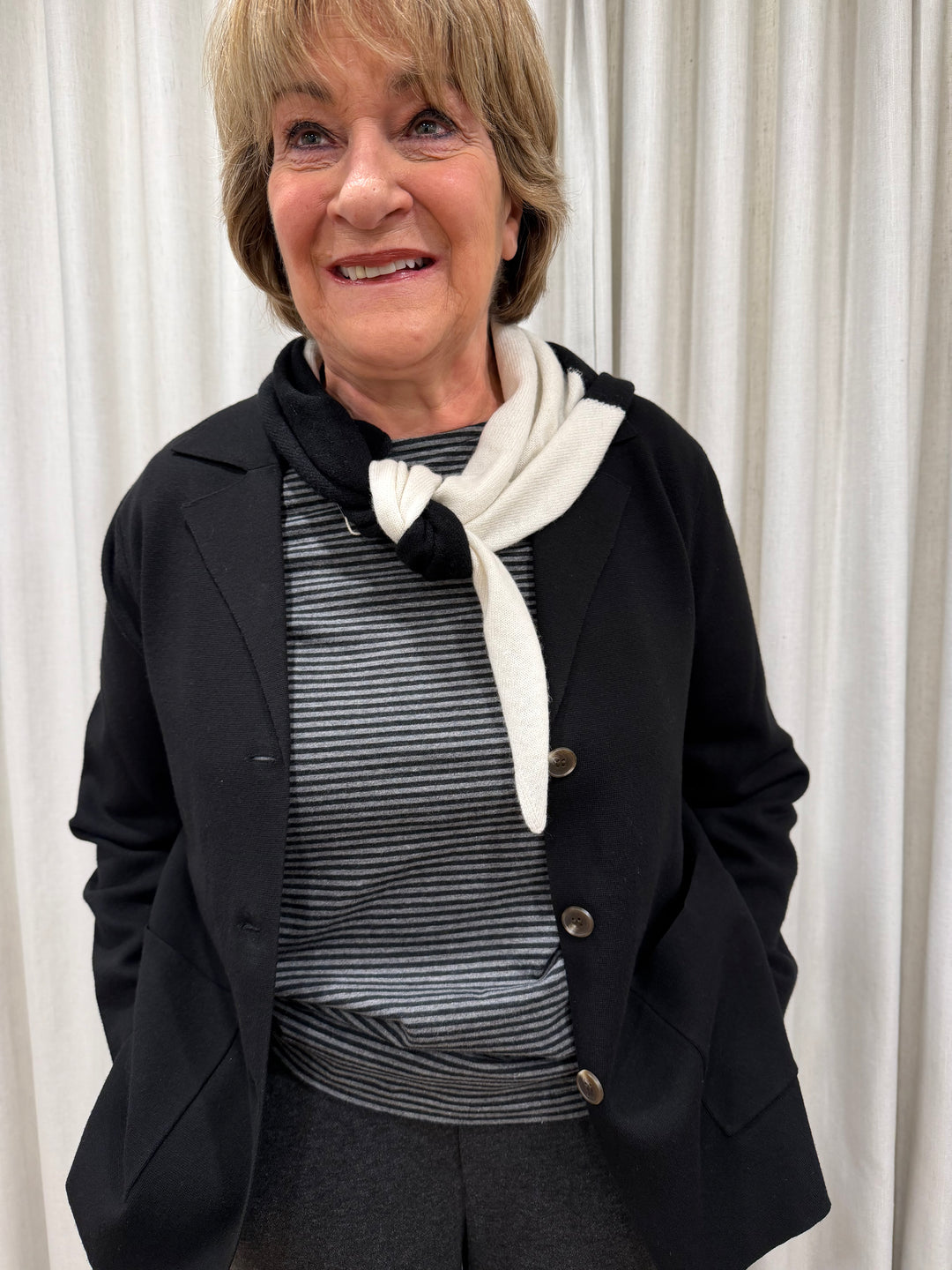 T-shirt à manches longues et lignes étroites