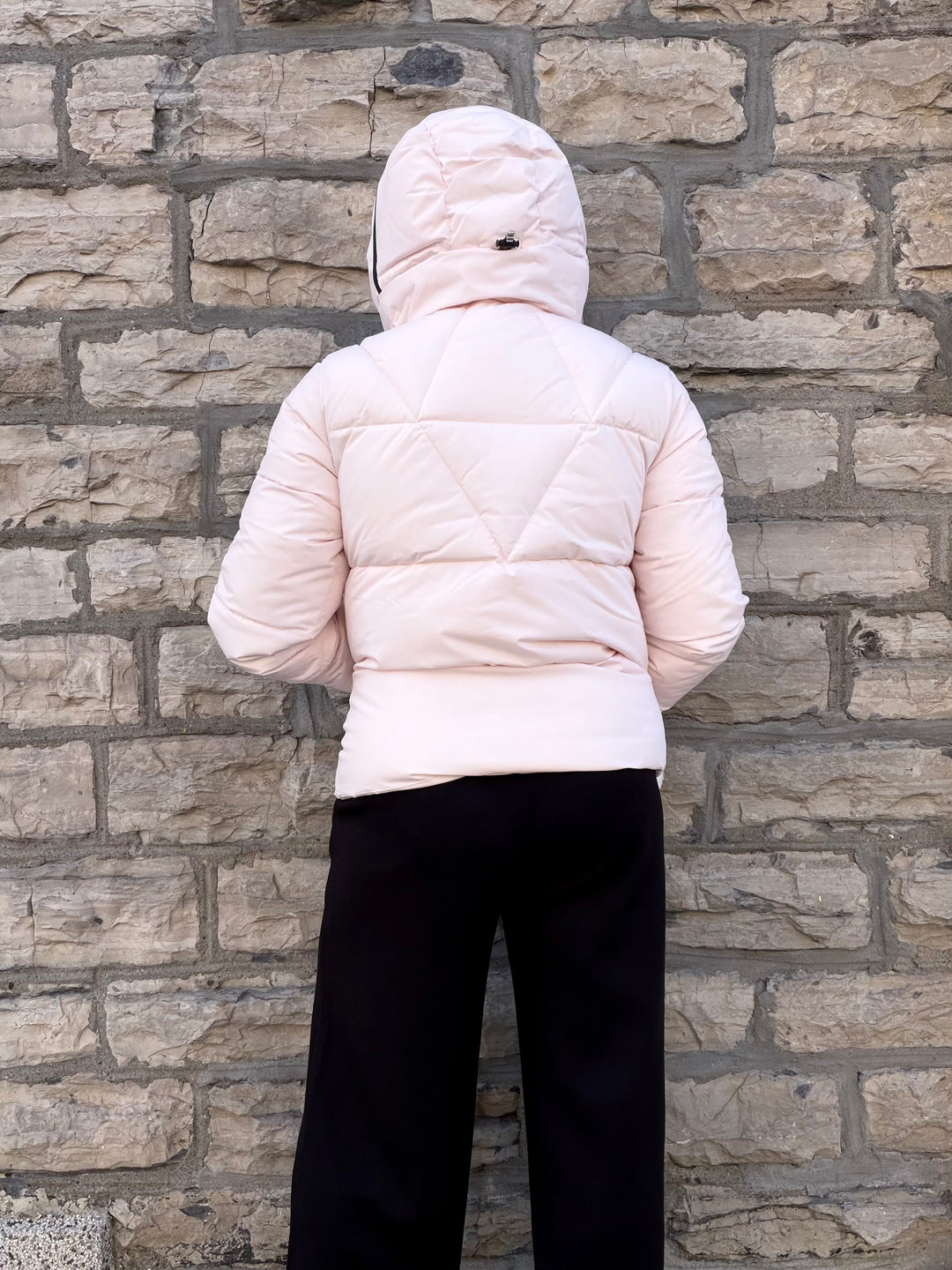 Manteau matelassé court Eiriken - Capuche fixe enveloppante